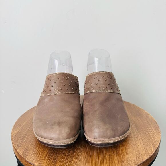 Sofft Brown suede leather studded mule slip on clog Women’s Size 9.5 - Picture 2 of 11